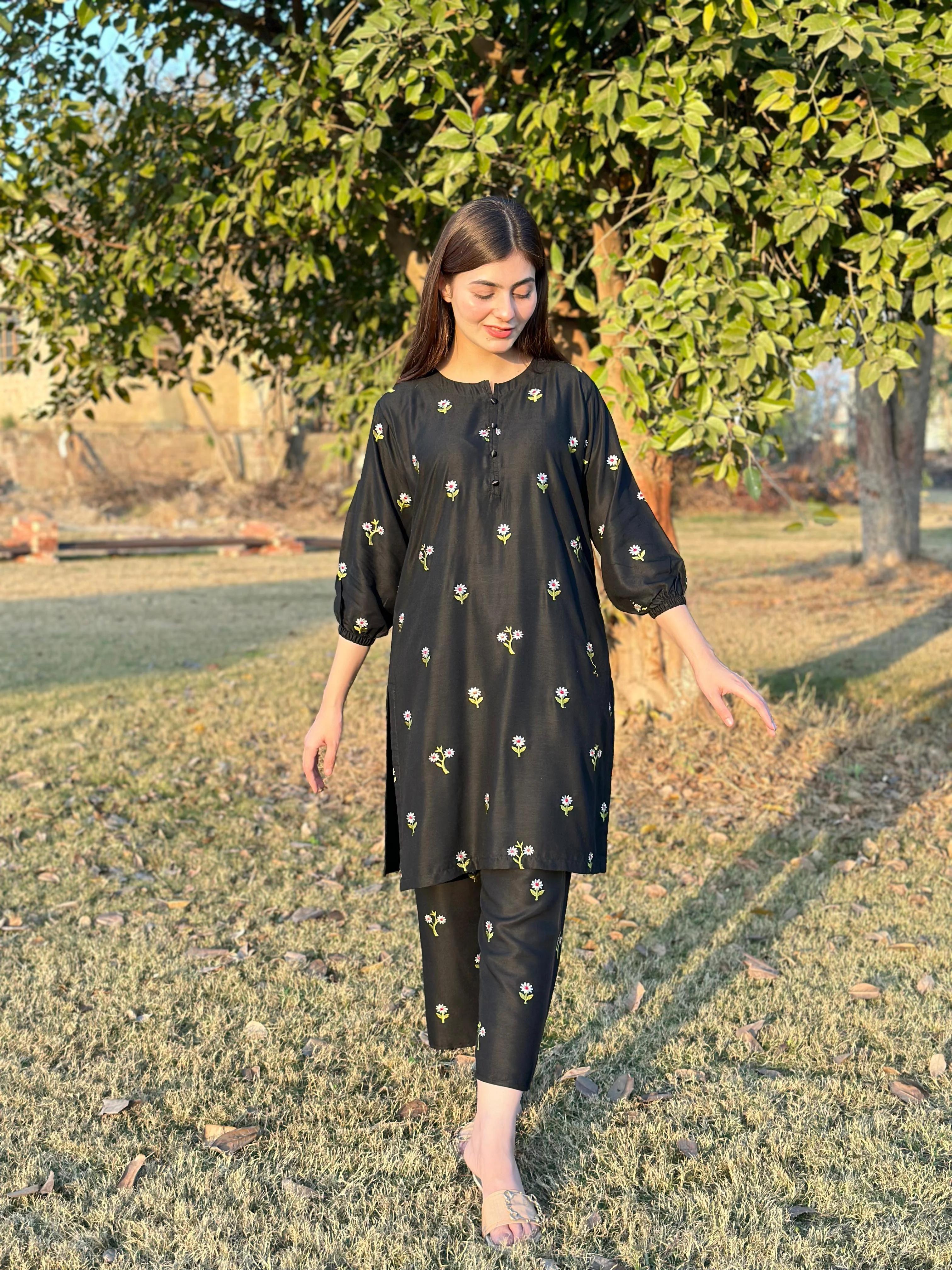 Petal Embroidary 2pcs