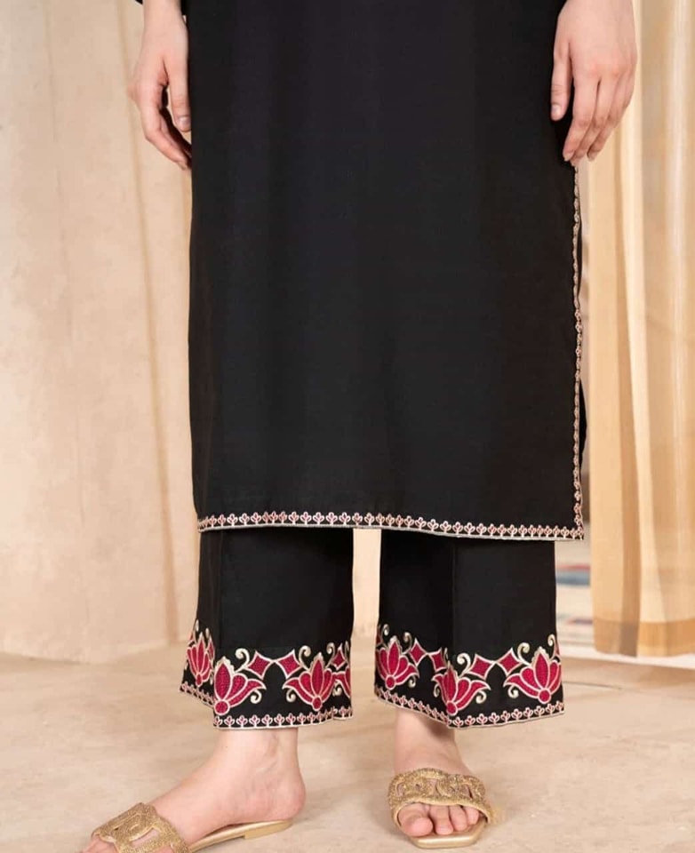 BLACK ROSE EMBROIDERY LONG LENGHT (HEAVY EMBROIDERY)
